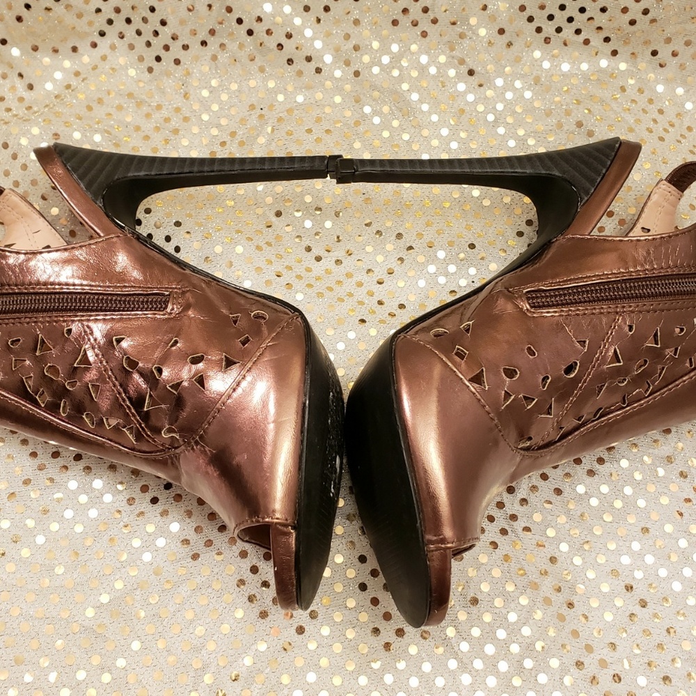 Shoedazzle Metallic Zipper Stilettos Mule Heels - Picture 5 of 5
